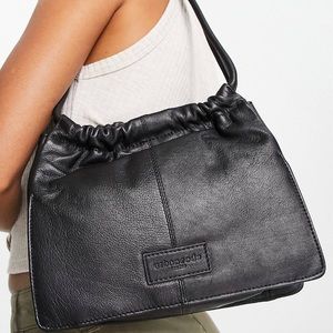 Urbancode shoulder bag in black